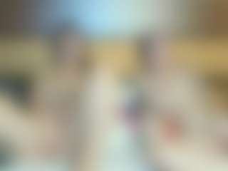 Live cam show with RoxySnowey - Moaning on livesuperchat.net