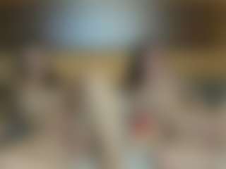 Live cam show with RoxySnowey - Lesbian on Camsoda