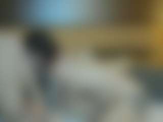 Live cam show with RoxySnowey - Petite on Camsoda