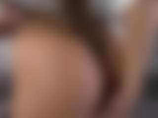 Live cam show with Isabella - Brown Hair on Camsoda