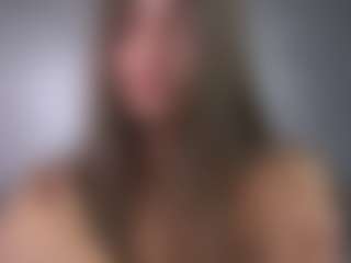 Live cam show with Isabella - Sporty on intimatelivegirls.com