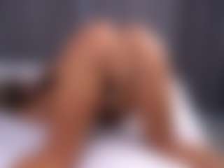 Live cam show with Isabella - Muscular on Lustler