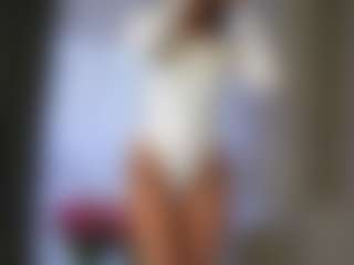 Live cam show with Isabella - Athletic Public on https://playwithruby.com