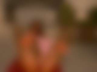 Live cam show with Alice - Shaved Pussy on Milfs Live