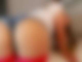 Live cam show with Alice - Shaved Pussy on Dolls Live