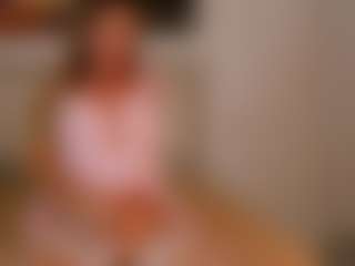 Live cam show with Alice - College Curvy on Camsoda