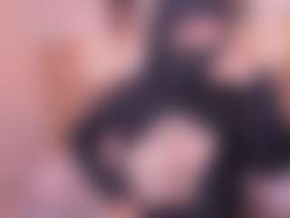 Live cam show with Cloe-adams - Brown Hair MILF on Camsoda Late Night