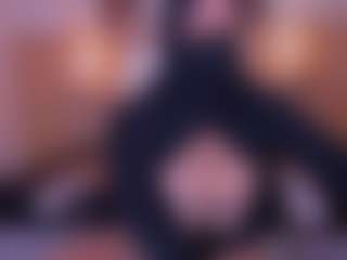 Live cam show with Cloe-adams - Petite MILF on AdultVida.com