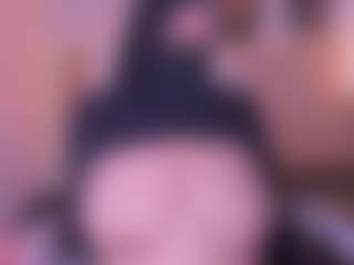 Live cam show with Cloe-adams - Nipple Piercings on Dolls Live