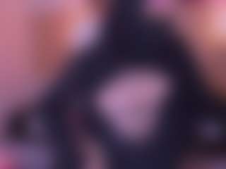 Live cam show with Cloe-adams - Petite MILF on Dolls Live