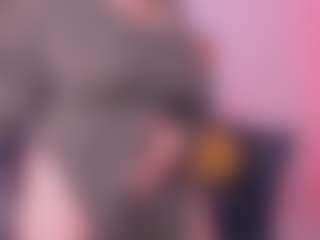 Live cam show with Cloe-adams - Strip on Milfs Live