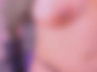 Live cam show with Cloe-adams - Petite MILF on Camiplay Live