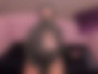 Live cam show with Cloe-adams - Brown Eyes Brown Hair on Fit Hotties