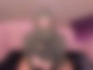 Live cam show with Cloe-adams - Petite MILF on studioflirtlive.com