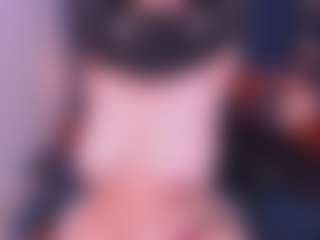 Live cam show with Cloe-adams - Bedroom Mature on https://playwithruby.com