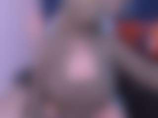Live cam show with Cloe-adams - Shaved Pussy on StripNow