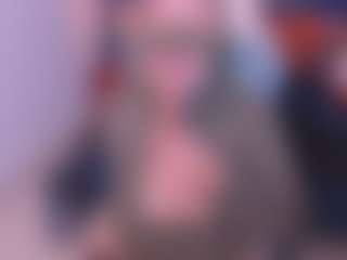 Live cam show with Cloe-adams - Petite MILF on CamwithHer
