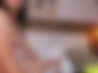 Live cam show with PerlaPreciosa - Gamer Mature on Camming Site