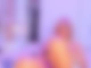 Live cam show with SalomeBenz - Ass Bouncing on TeamSkeetLive