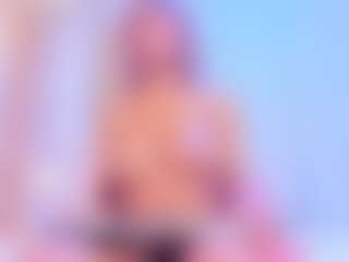 Live cam show with SalomeBenz - Naked on UwU Esports