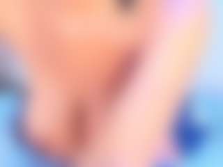 Live cam show with SalomeBenz - Spanks on WildCum