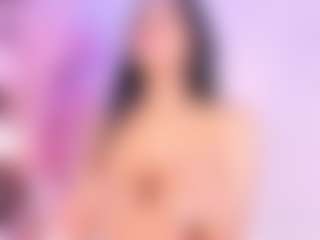 Live cam show with SalomeBenz - Shaved Pussy on Camsoda