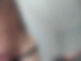 Live cam show with zoeconnor19 - Shaved Pussy on Cam Slut