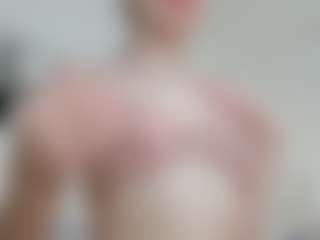 Live cam show with BreckBenny - Petite on CamSodaAdn