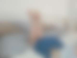 Live cam show with BreckBenny - Petite on SpunkLive