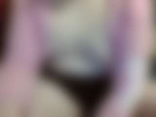 Live cam show with average-girl - Average on Mixed Magazine Live