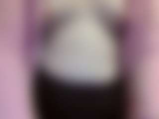 Live cam show with average-girl - Average on chickslive.net