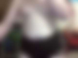 Live cam show with average-girl - Thong on TeamSkeetLive