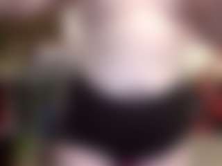 Live cam show with average-girl - Solo on eurowanks.com