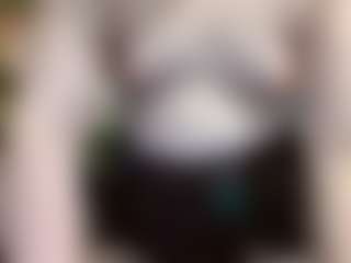 Live cam show with average-girl - Athletic on LiveSexCams6