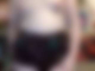 Live cam show with average-girl - Fingering on madthumbs