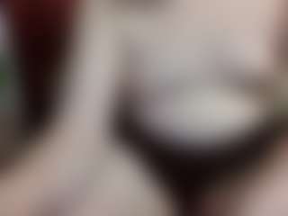 Live cam show with average-girl - Fingers on Camming Site