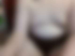 Live cam show with average-girl - Thick on AdultVida.com