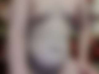 Live cam show with average-girl - Bedroom on AdultVida.com