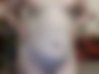 Live cam show with average-girl - Average on livesuperchat.net