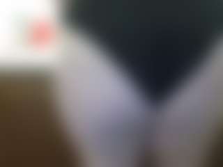 Live cam show with average-girl - Average on Mixed Magazine Live