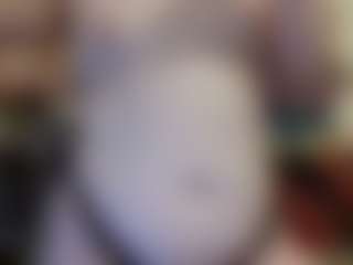 Live cam show with average-girl - Average on TeamSkeetLive