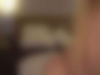 Live cam show with AmityAlford - Blue Eyes on Latina Girls