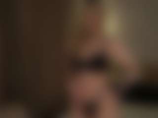 Live cam show with AmityAlford - Blue Eyes on Livezox