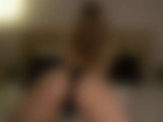 Live cam show with AmityAlford - Blue Eyes on UwU Esports