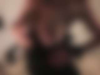 Live cam show with TaiteHails - Facial Piercings on StripNow