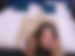 Live cam show with DreamyLinaa - Nipple Piercings on Camming Site