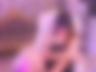 Live cam show with DreamyLinaa - Nipple Piercings on livesuperchat.net