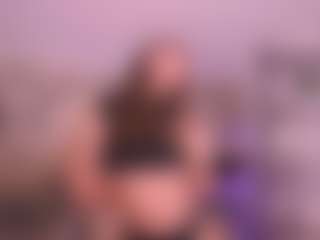 Live cam show with DreamyLinaa - Skinny on Camsoda