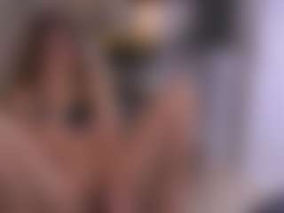 Live cam show with DreamyLinaa - Nipple Piercings on StripNow