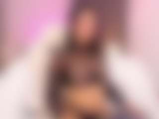 Live cam show with Amaiha - Oil on Camsoda